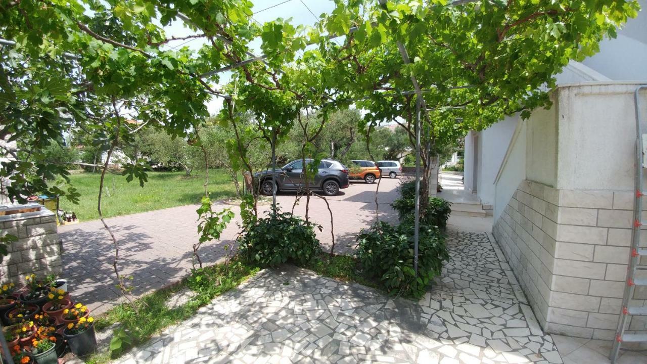 Apartments Dora Banjol ภายนอก รูปภาพ